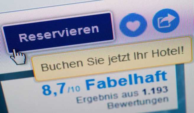 Ein wichtiger Aspekt ist die Wahl des Fortbewegungsmittels. Bevorzugen Sie möglichst öffentliche Verkehrsmittel oder klimafreundliche Alternativen wie Zugreisen und teilen Sie sich, wenn möglich, das Auto mit anderen. Flüge sollten weitgehend vermieden oder zumindest kompensiert werden.